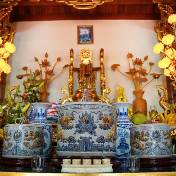 Bày nhiều bát hương trên bàn thờ có sao không